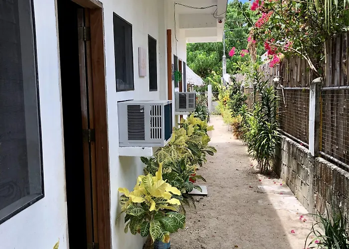 Lionfish Backpackers (adults Only) * Malapascua