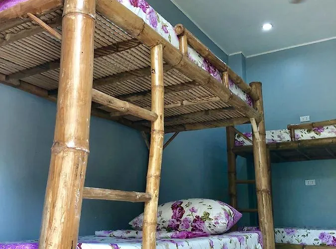 Lionfish Backpackers (adults Only) *