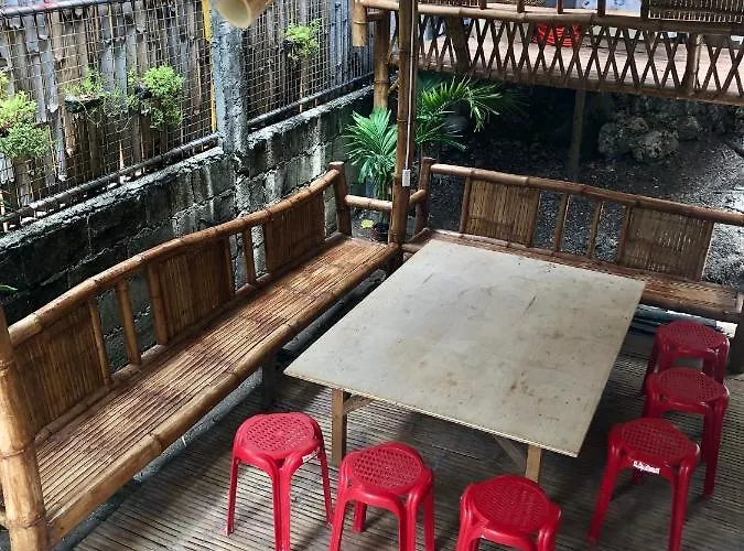 Lionfish Backpackers (adults Only) *