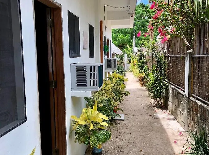 Lionfish Backpackers (adults Only) *